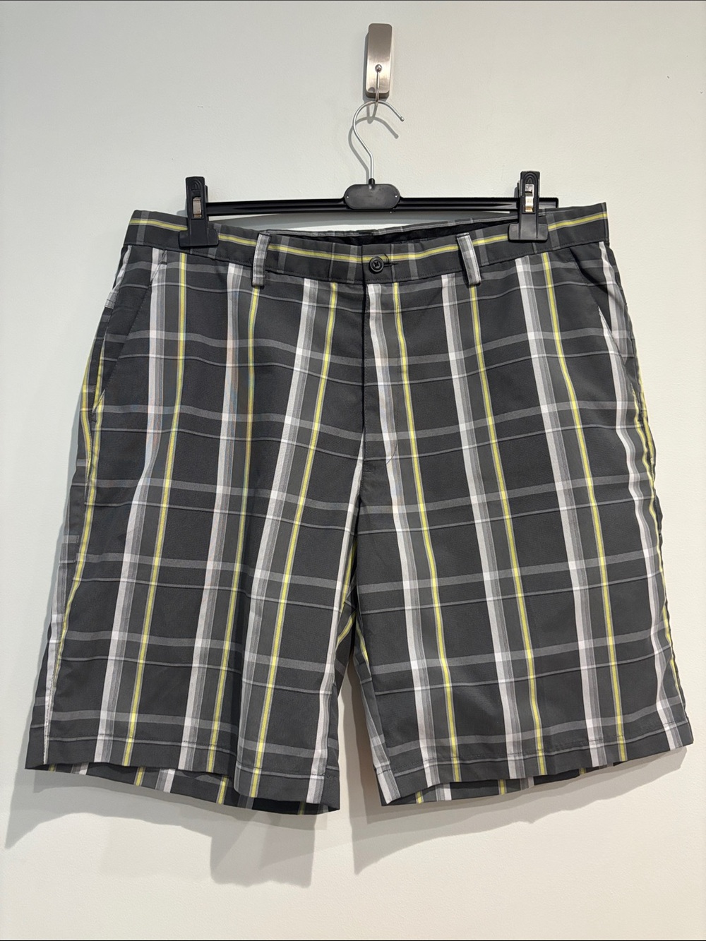 PGA Tour Pro Series Men's Plaid Golf Shorts Grey/Yellow Size 38 (No Tag)